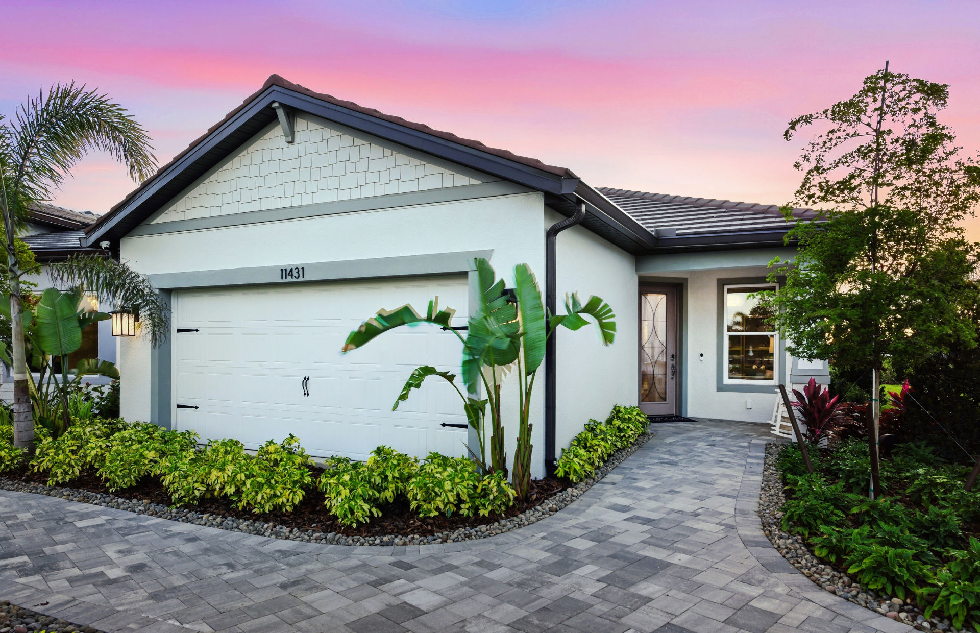 contour model exterior representing the Scenic collection