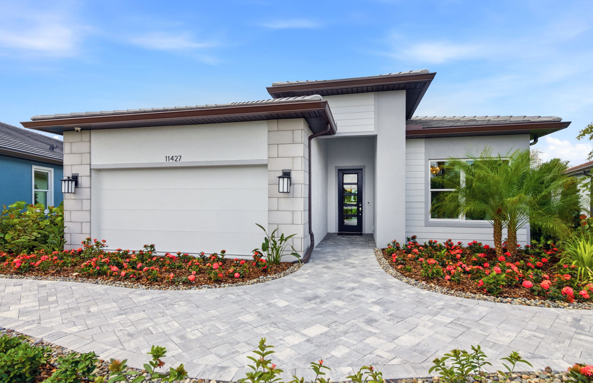 mystique model exterior representing the Distinctive collection